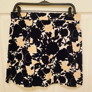 RAFAELLA Floral Navy and Cream floral pull on stretch Skort